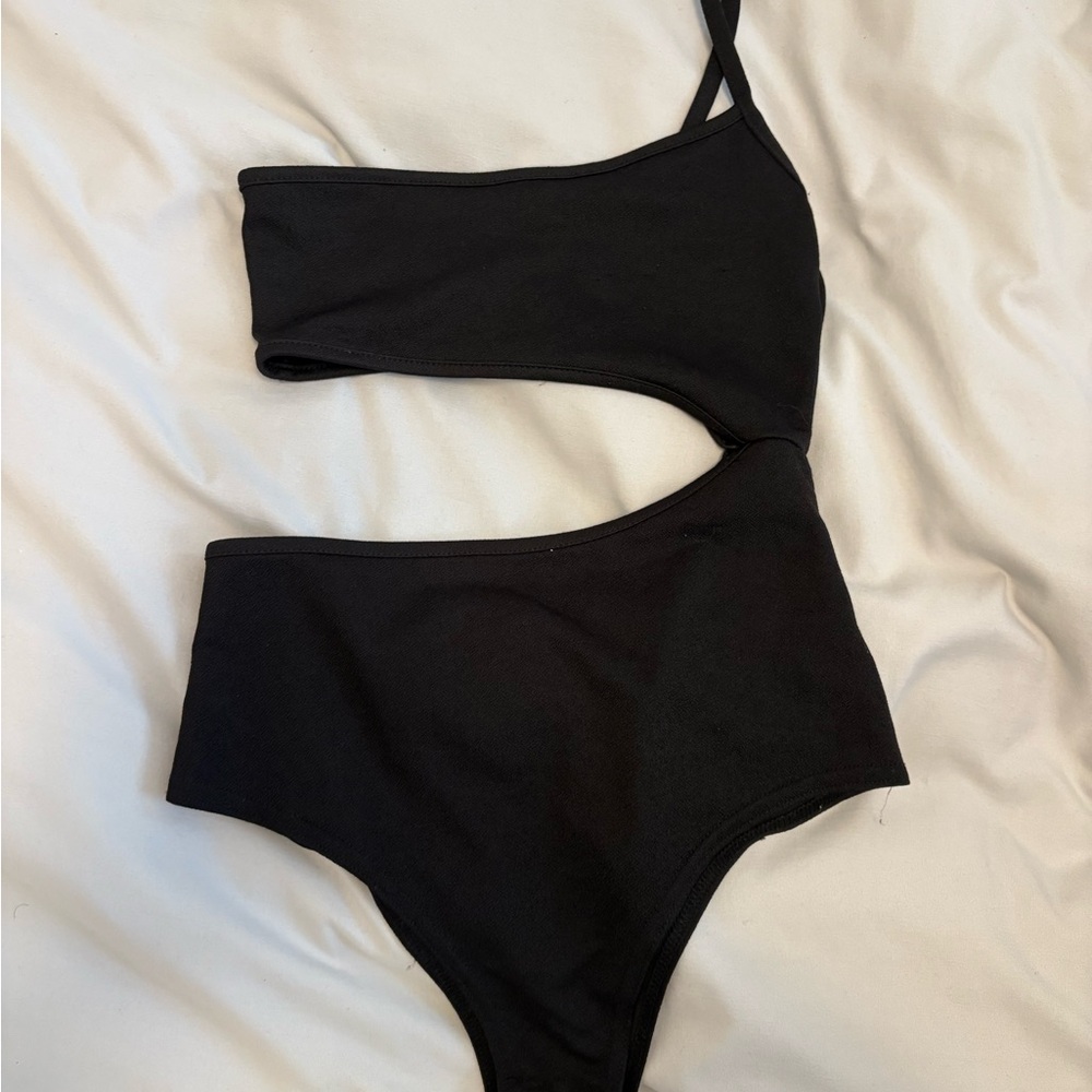 PrettyLittleThing Elegant Black Bodysuit